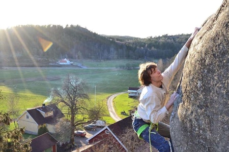 HARDT OG SKUMMELT: Den seriøse ruta "Savage Horse" 9- R/X i Bohuslän har blitt repetert av svensken Aleksej Jaruta. Foto: Kenny Brandt HARDT OG SKUMMELT: Den seriøse ruta "Savage Horse" 9- R/X i Bohuslän har blitt repetert av svensken Aleksej Jaruta. Foto: Kenny Brandt