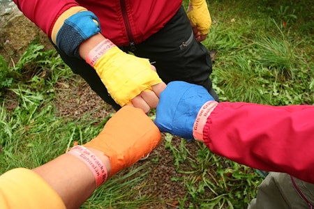 Festivalarmbånd og jammehansker. Foto: Hanna Bugge Festivalarmbånd og jammehansker. Foto: Hanna Bugge