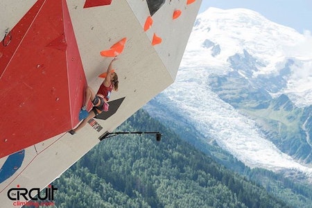 Tina Hafsaas høyt i dagens semifinale. Foto: Eddie Fowke ved The Circuit Climbing and Performance Magazine