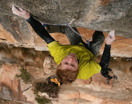 Magnus klatrer i Spania.