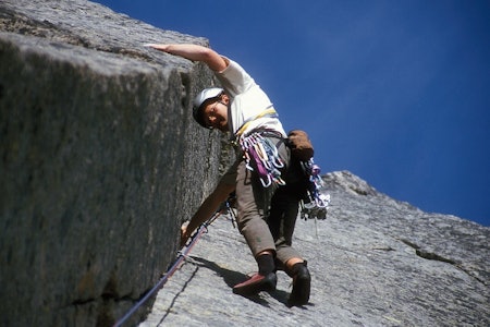 Arne Larsen leder på en av Vestpillarens vakreste lengder; leaning corner.  Arne Larsen leder på en av Vestpillarens vakreste lengder; leaning corner.