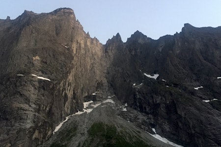 To tjekkiske klatrere er meldt savnet etter at de ikke returnerte fra Trollveggen i Rauma på lørdag. Arkivfoto: Dag Hagen