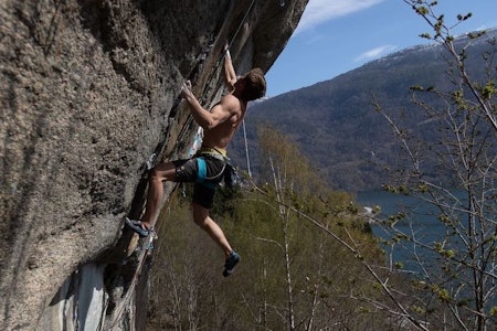 Håvard Helgesen på Leoline Extension (8c+) i fjor. Foto: Henning Wang. Håvard Helgesen, Leoline Extension, 8c+, Kvam, Sogndal