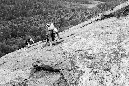 TRE MANN I LAGET: Lite visste taulaget at de var i gang på en lang dag ute. TRE MANN I LAGET: Lite visste taulaget at de var i gang på en lang dag ute.