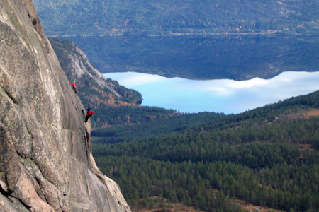 Klatrere på Hægefjell. Foto: Kjetil Grimsæth