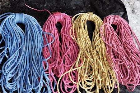 Vi har testet fire tau for uteklatring mellom 9,5 til 9,8 mm. Foto: Lisa Kvålshaugen Bjærum Tau uteklatring sportsklatring test