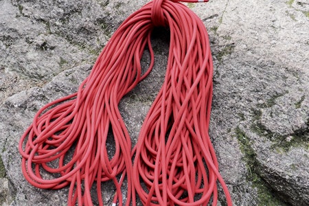 TENDON MASTER PRO: Et solid og smidig uteklatretau for de erfarne klatrerne. Foto: Lisa Kvålshaugen Bjærum TENDON MASTER PRO: Et solid og smidig uteklatretau for de erfarne klatrerne. Foto: Lisa Kvålshaugen Bjærum