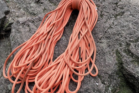 PETZL VOLTA: Et mykt og smidig tau som er lett å klatre med. Foto: Lisa Kvålshaugen Bjærum Petzl Volta klatretau