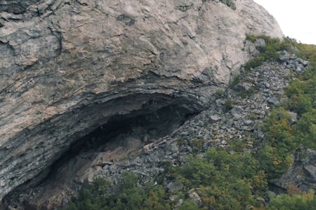 Hanshelleren ved Flatanger, åsstedet for bestigningen av verdens hardeste sportsklatrerute, Silence (9c).