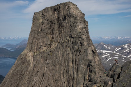 BLIR DET VINDMØLLER RUNDT STETIND OG I OFOTEN? Dersom vindmøllene blir realisert vil de være veldig synlige spesielt fra normalveien på Stetind. Foto: Tore Meirik BLIR DET VINDMØLLER RUNDT STETIND OG I OFOTEN? Dersom vindmøllene blir realisert vil de være veldig synlige spesielt fra normalveien på Stetind. Foto: Tore Meirik