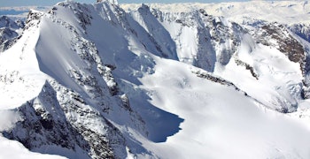 Gjertvasstind frå nordaust. / Toppturar i Sogn. Gjertvasstind frå nordaust. / Toppturar i Sogn.