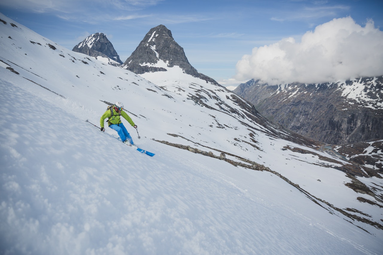FINE SKIFORHOLD: Fjellene ved Trollstigen har fine skiforhold. Foto: Valldal Naturopplevingar / Erlend Hjelme FINE SKIFORHOLD: Fjellene ved Trollstigen har fine skiforhold. Foto: Valldal Naturopplevingar / Erlend Hjelme