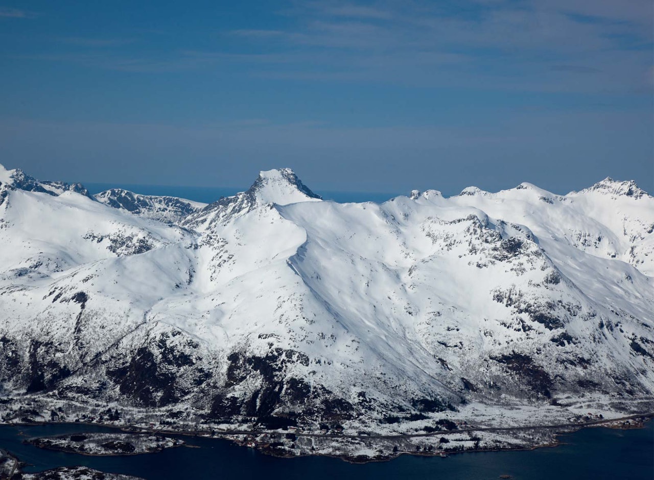 Kistbergtinden sett fra sørøst. Foto: Espen Mortensen. / Trygge toppturer. Kistbergtinden sett fra sørøst. Foto: Espen Mortensen. / Trygge toppturer.