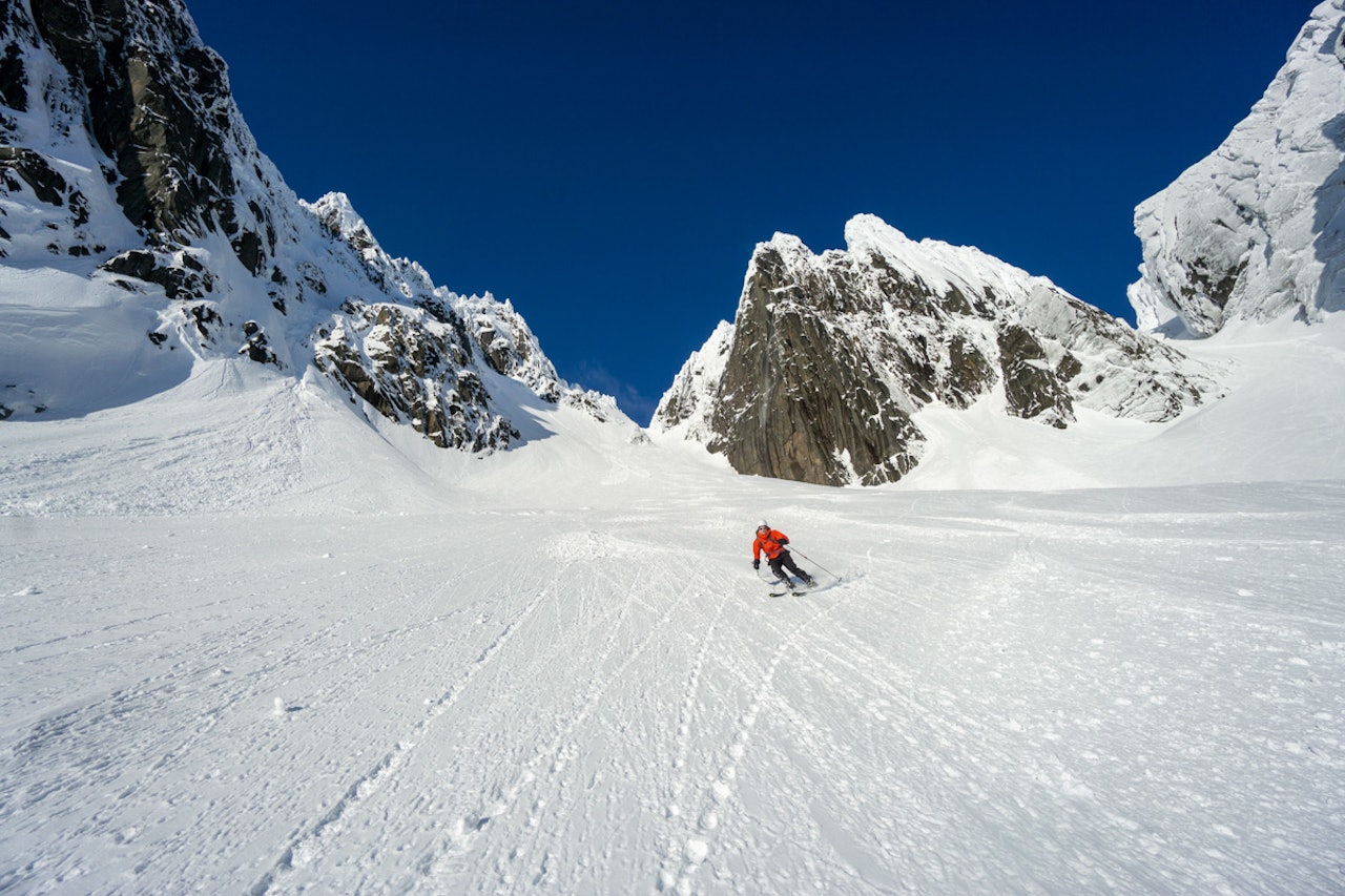 FJELLET FOR SEG SELV: Det har vært lite turister i Lofoten nå, og de fastboende kan ha fjellet helt for seg selv. Foto: Signar Andre Nilsen Lofotem