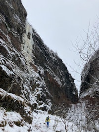 Bratt is og miks i Djupdalen. Bratt is og miks i Djupdalen.