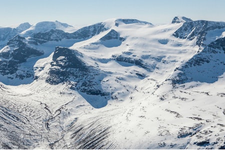 Kongskrona sett fra nordøst. Dronningkrona til høyre. Foto: Espen Schive/Toppturer i Norge Kongskrona sett fra nordøst. Dronningkrona til høyre. Foto: Espen Schive/Toppturer i Norge