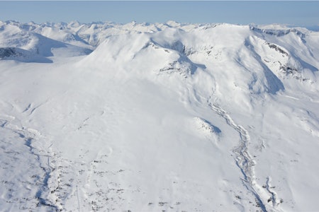 Trolltinden sett fra nordøst. Foto: Ludvig Killingberg. / Trygge toppturer. Trolltinden sett fra nordøst. Foto: Ludvig Killingberg. / Trygge toppturer.