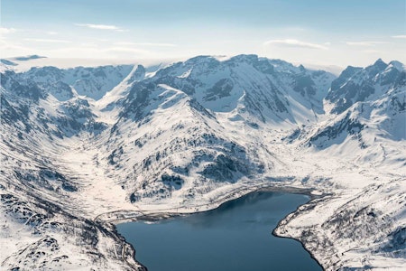 Midtfjellet sett fra nord. Foto: Jan R. Olsen. / Trygge toppturer. Midtfjellet sett fra nord. Foto: Jan R. Olsen. / Trygge toppturer.