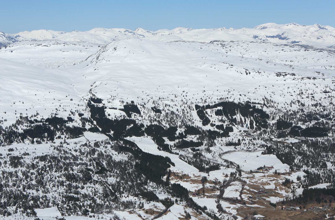 Bergsetnakken sett fra sør. Foto: Håvard Myklebust. / Trygge toppturer.