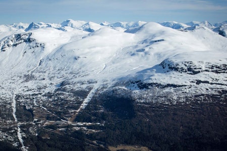 Natakupa sett fra sør. Ruta er tegnet fra bunnen av alpinanlegget. Foto: Håvard Myklebust. / Trygge toppturer. Natakupa sett fra sør. Ruta er tegnet fra bunnen av alpinanlegget. Foto: Håvard Myklebust. / Trygge toppturer.