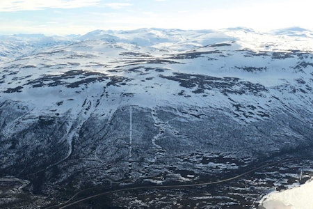 Slåttatjåkka og Njullá fra øst. Foto: Rune Dahl / Toppturer rundt Narvik.