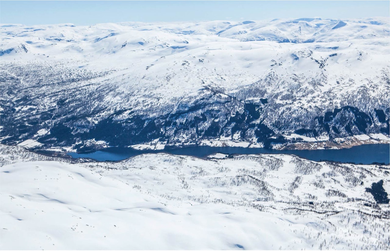 Slettind sett fra nord. Foto: Espen Schive. / Trygge toppturer. Slettind sett fra nord. Foto: Espen Schive. / Trygge toppturer.