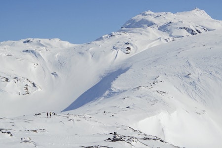 Snønuten, med sine store og brede flanker, frister! Dette blir fort tradisjonsturen. Mostølhytta åpner for helgetreff for kompiser. Foto: Lars storheim Snønuten, med sine store og brede flanker, frister! Dette blir fort tradisjonsturen. Mostølhytta åpner for helgetreff for kompiser. Foto: Lars storheim