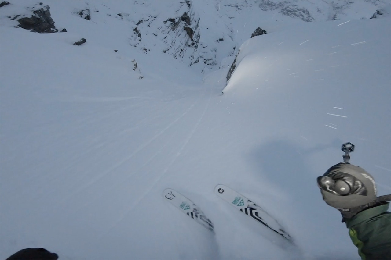 BLÅTINDEN: Nikolai Schirmer har kjørt renna på Blåtinden. Foto: Skjermdump BLÅTINDEN: Nikolai Schirmer har kjørt renna på Blåtinden. Foto: Skjermdump