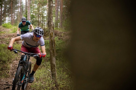 MESTERTESTER: Norgesmester Anders Hovdenes leder testredaktør Øyvind Aas ut i vanskeligheter. MESTERTESTER: Norgesmester Anders Hovdenes leder testredaktør Øyvind Aas ut i vanskeligheter.