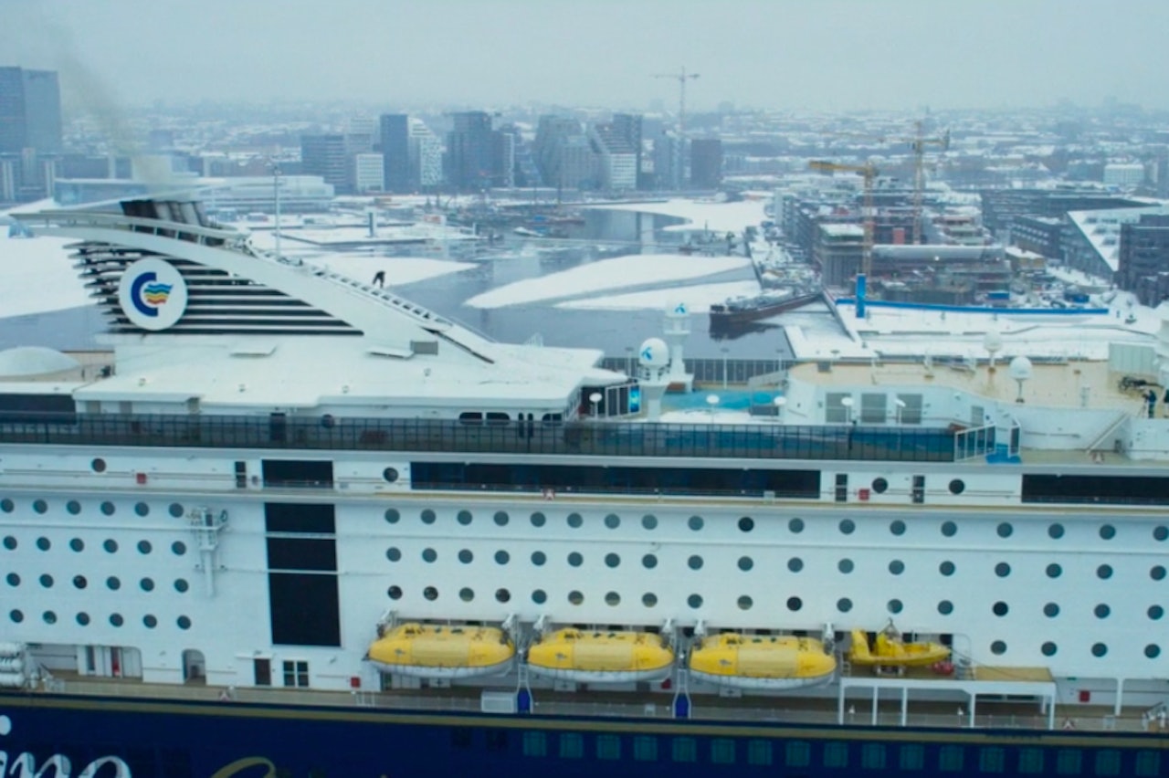 PÅ COLOR LINE: Her tar Anders Backe railen på Color Line. Foto: Skjermdump PÅ COLOR LINE: Her tar Anders Backe railen på Color Line. Foto: Skjermdump