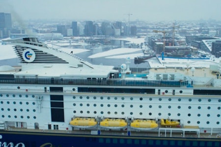 PÅ COLOR LINE: Her tar Anders Backe railen på Color Line. Foto: Skjermdump PÅ COLOR LINE: Her tar Anders Backe railen på Color Line. Foto: Skjermdump