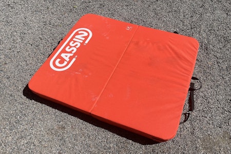 Enkel: Cassin Minido er en meget praktisk ekstrapad, og fungerer ypperlig som startpad på lange buldere. Ellers er den relativt lett og grei å stuffe inn i bilen. test av cassin minido