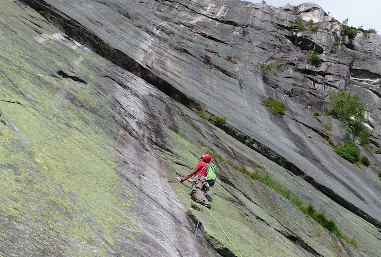 Erik Neergård ser med skrekk opp på Den hvite stripa (6+). Foto: Dag Hagen Erik Neergård ser med skrekk opp på Den hvite stripa (6+). Foto: Dag Hagen