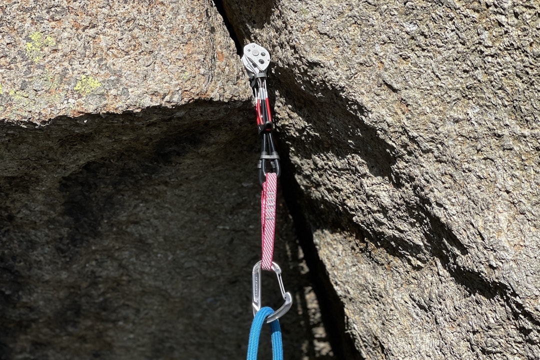 Sitter godt: TotemCam sitter veldig godt og kan også plasseres i riss som utvider seg nedover. Foto: Dag Hagen totemcams test av kamkiler