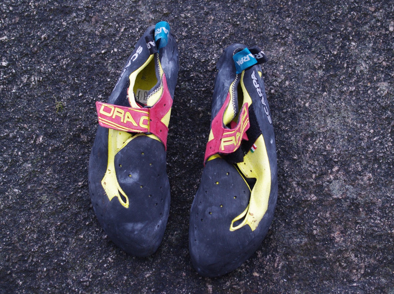 SCARPA DRAGO: Blant de letteste klatreskoene å få på foten Scarpa Drago test av klatresko
