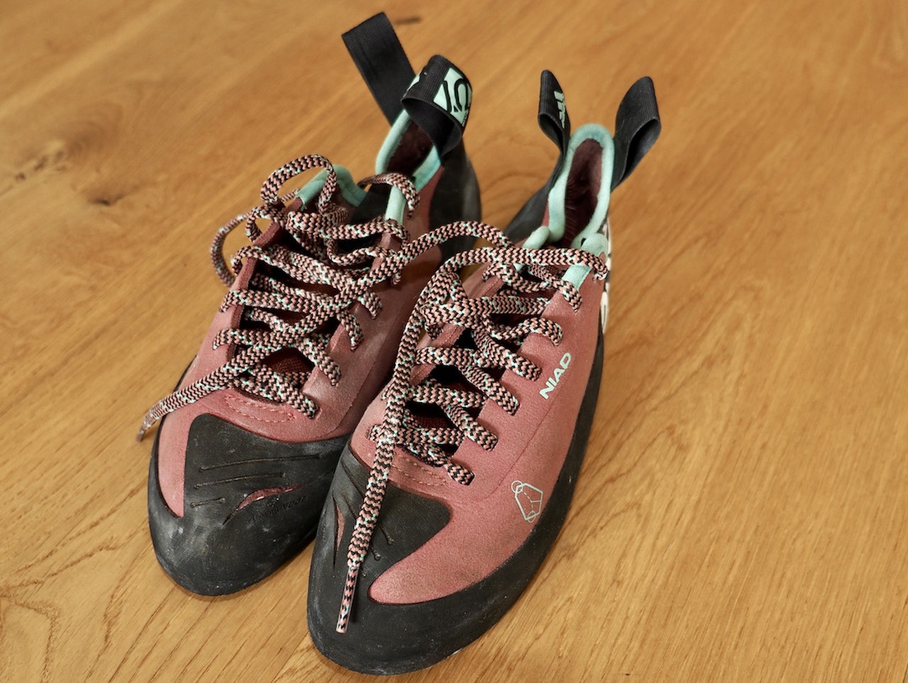 NIAD: Klatreskoen Niad har gått fra Five Ten Anasazi til Niad, men er fortsatt en god klatresko som passer til det meste. Foto: Lisa Kvålshaugen Bjærum Adidas Five Ten Niad Lace klatresko test