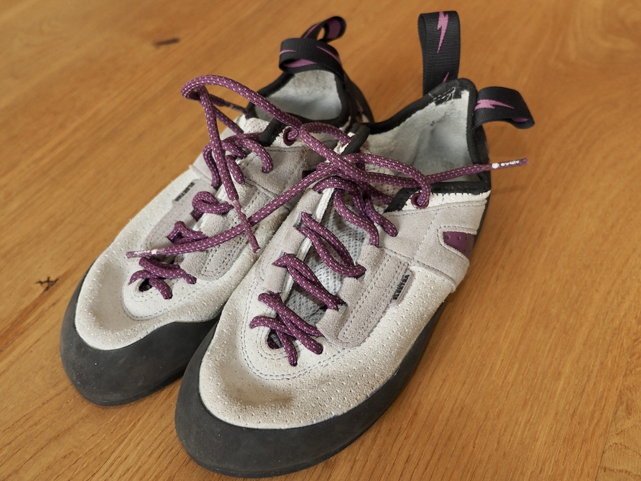 EVOLV ELEKTRA LACE: En god klatresko som vil passe de fleste føtter. Foto: Lisa Kvålshaugen Bjærum Evolv Elektra Lace klatresko test