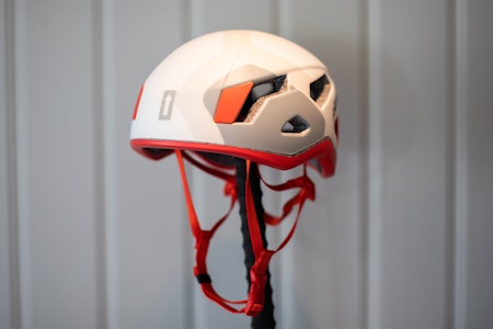 SINGING ROCK PENTA: Lett og velfungerende klatrehjelm. Foto: Tore Meirik Test klatrehjelm singing rock penta