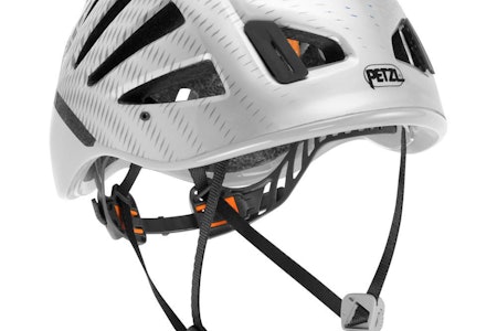 Klatrehjelmen fra Petzl veier kun 220 gram Petzl Meteor klatrehjelm test