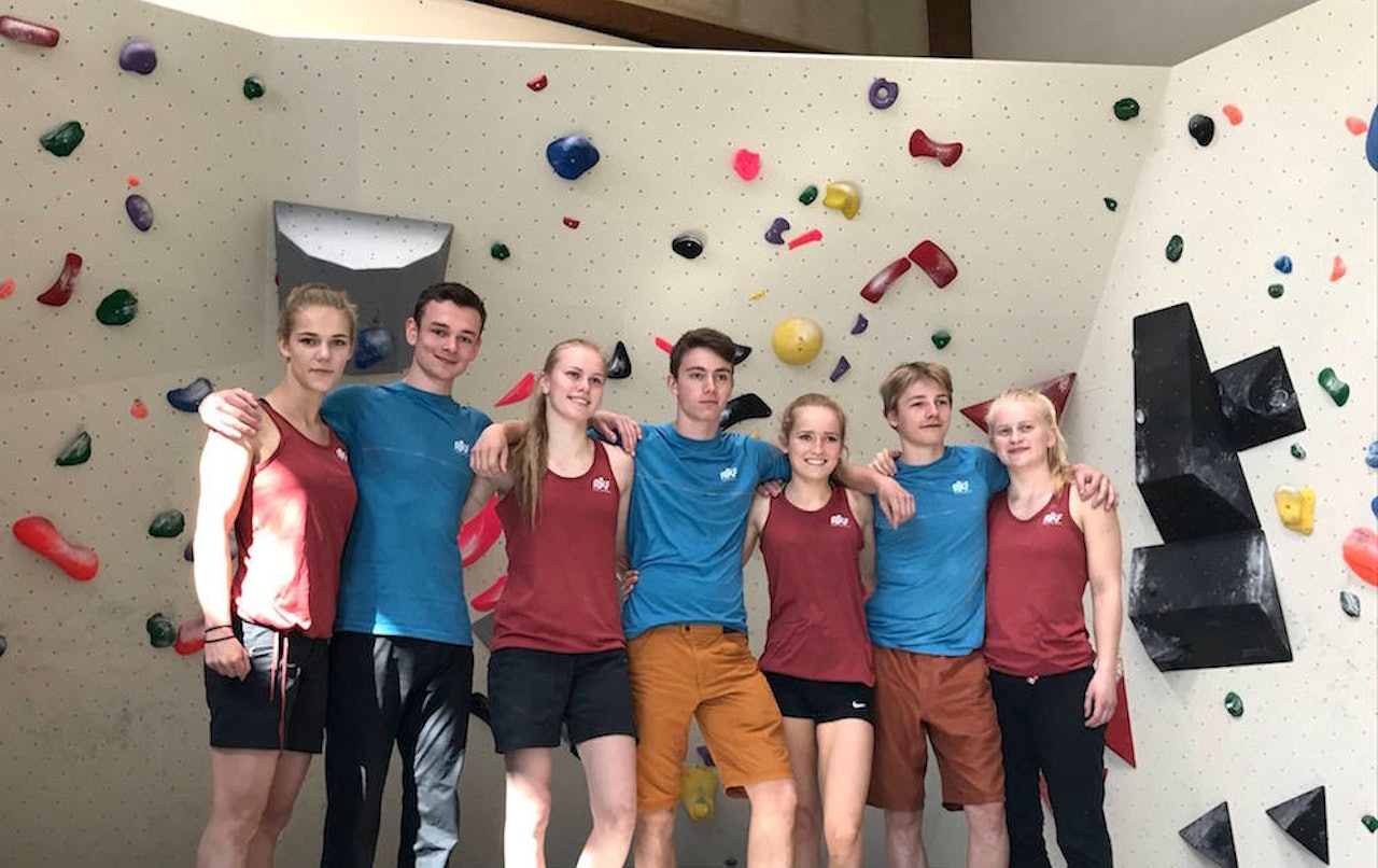 Gammelt bilde hentet fra NKF. Fra venstre Ingrid Amundrud (ikke tilstede), Albert Suthurst (ikke tilstede), Lisa-Marie Kvandhal, Leo Bøe, Mia Wollebækk, Hauk Lem og Bergljot Hansen (ikke tilstede). Foto: Norges Klatreforbund Gammelt bilde hentet fra NKF. Fra venstre Ingrid Amundrud (ikke tilstede), Albert Suthurst (ikke tilstede), Lisa-Marie Kvandhal, Leo Bøe, Mia Wollebækk, Hauk Lem og Bergljot Hansen (ikke tilstede). Foto: Norges Klatreforbund