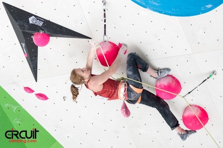 Tina Hafsaas klatrer semifinale. Foto: Eddie Fowke ved The Circuit Climbing and Performance Magazine Tina Hafsaas klatrer semifinale. Foto: Eddie Fowke ved The Circuit Climbing and Performance Magazine