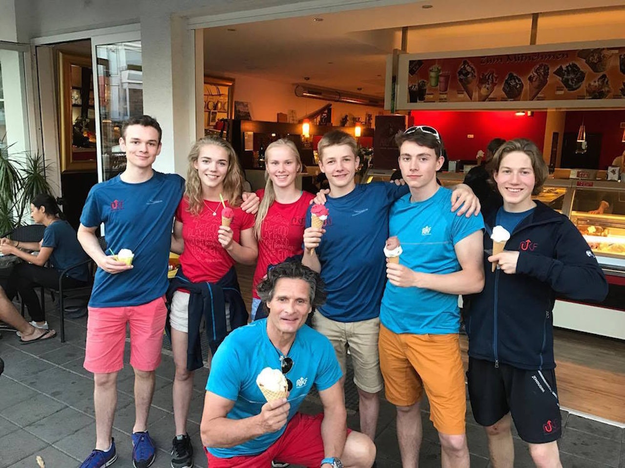 Den norske gjengen fv Albert Suthurst, Ingrid Amundrud, Lisa-Marie Kvandahl, Hauk Lem, Leo Bøe og Kristian Eian med coach Nicki Horak i front. Bilde hentet fra Norges Klatreforbund. Den norske gjengen fv Albert Suthurst, Ingrid Amundrud, Lisa-Marie Kvandahl, Hauk Lem, Leo Bøe og Kristian Eian med coach Nicki Horak i front. Bilde hentet fra Norges Klatreforbund.