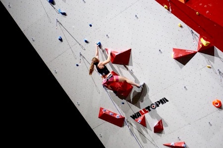 Tina Hafsaas på vei oppover 1. kvalik. Foto: Katrine Salling ved dkclimbing.tumblr.com Tina Hafsaas på vei oppover 1. kvalik. Foto: Katrine Salling ved dkclimbing.tumblr.com