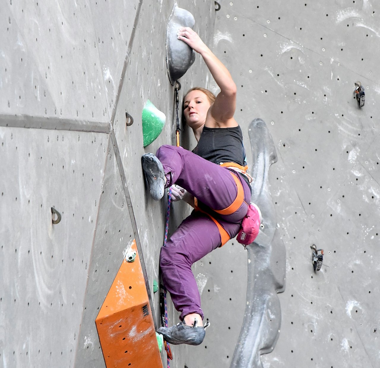 Tina Johnsen Hafsaas klatrer sin første kvalifisering i Puurs. Foto: Caroline Bøe