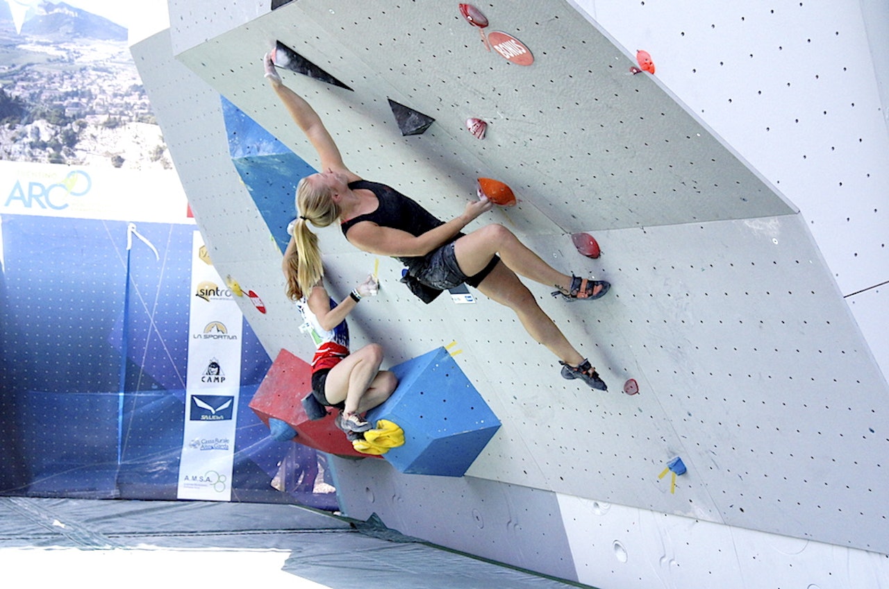 Martine Limstrand på en av sine kvalifiseringsbuldre i Arco. Foto: Thor-Henrik Kvandahl Martine Limstrand på en av sine kvalifiseringsbuldre i Arco. Foto: Thor-Henrik Kvandahl