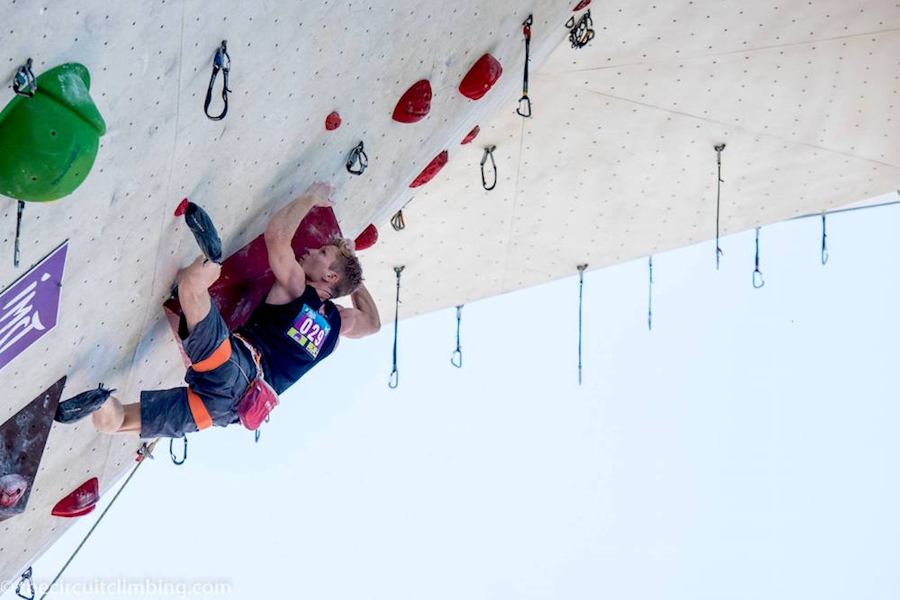 Magnus Midtbø på første kvalifiseringsrute. Foto: Eddie Fowke/The Circuit World Cup and Performance Climbing Magazine Magnus Midtbø på første kvalifiseringsrute. Foto: Eddie Fowke/The Circuit World Cup and Performance Climbing Magazine