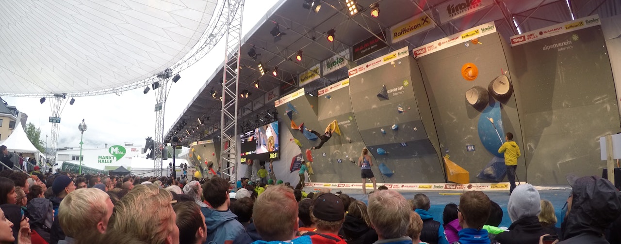 Hannah går dynoen under semi-finalen.  Hannah går dynoen under semi-finalen.