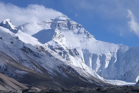 Vakre og hellige Mt Everest, eller Chomolungma som det heter i Nepal. Foto: Wikipedia.org