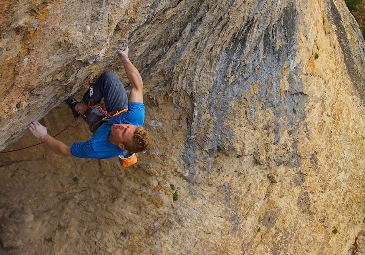 Magnus Midtbø klatrer i Spania. Foto: Henning Wang Magnus Midtbø klatrer i Spania. Foto: Henning Wang
