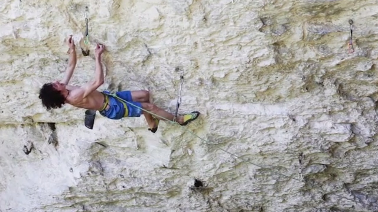 Adam Ondra onsighter Il Domania (9a). Skjermdump fra filmen